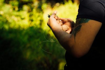 Elegir CBD bienestar exterior: ¿Vapeo o tópico en España?
